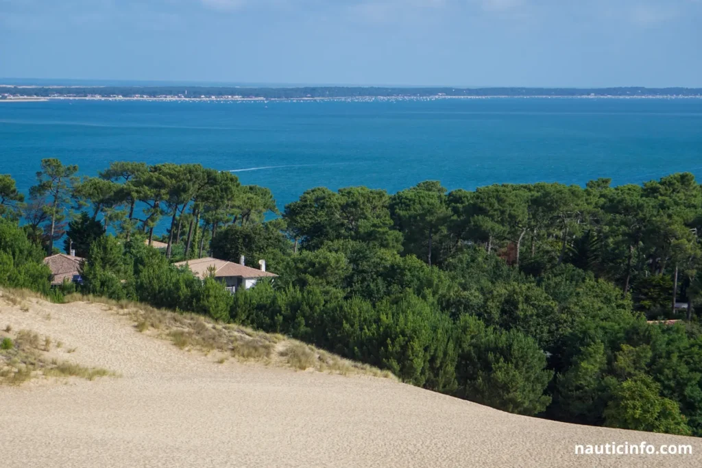 Navigating Arcachon Bay : Port Infrastructure and Anchorages